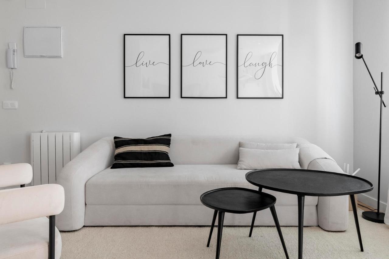 Cozy 2 Bedroom Apartment With Patio Madrid Buitenkant foto