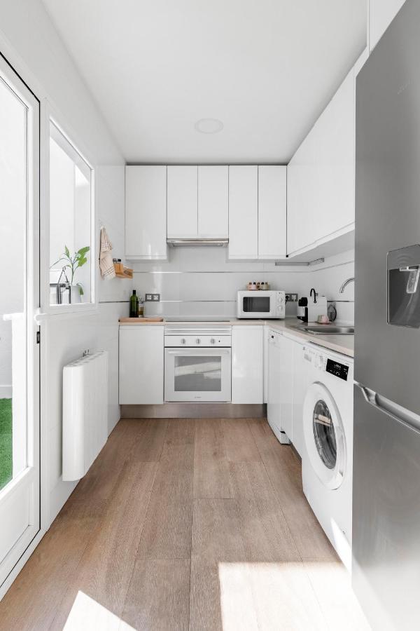 Cozy 2 Bedroom Apartment With Patio Madrid Buitenkant foto