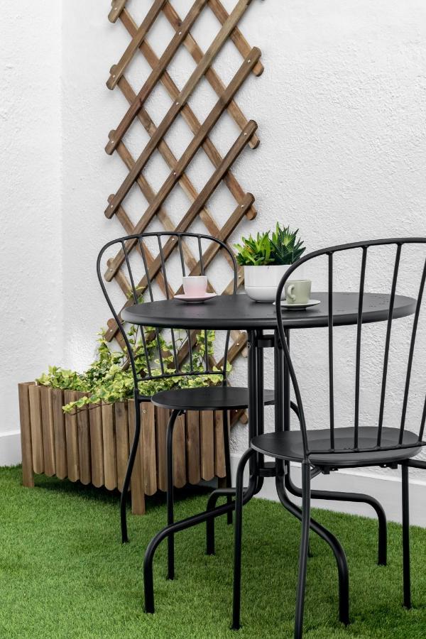 Cozy 2 Bedroom Apartment With Patio Madrid Buitenkant foto